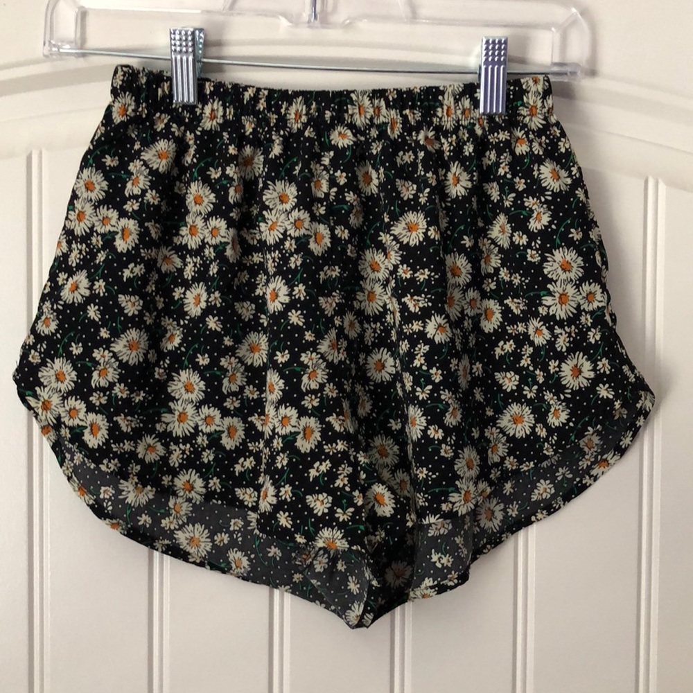 Black Flower Shorts | Ambiance